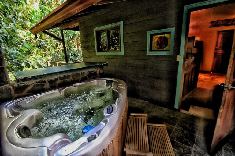 Nature - Jade Spa Jacuzzi Suite