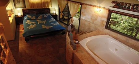 356honeymoon_suite_-_panaorama_with_king_bed