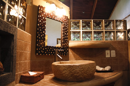 376honeymoon_suite_-_stone_sink_and_coconut_mirror